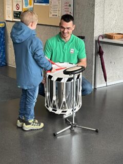 Instrumentenvorstellung Musikschule Würenlos🥁 letzten Samstag durften wir viele interessierte Kinder mit ihren Eltern an unserem Stand begrüssen. Auch unser jüngstes Mitglied Lukas war dabei und übte fleissig mit den „Grossen“ 😊💪🏼